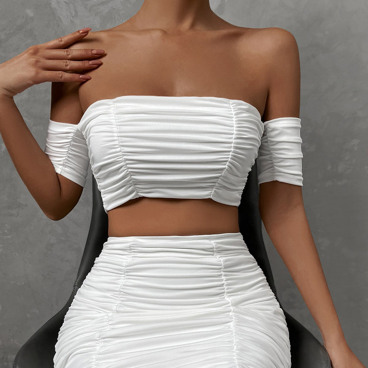 Fashionable Casual Raglan Short Sleeve Pleated Hip Skirt