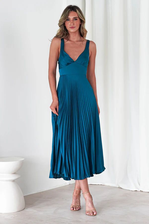 Women's Pleated V-neck Sling Dress